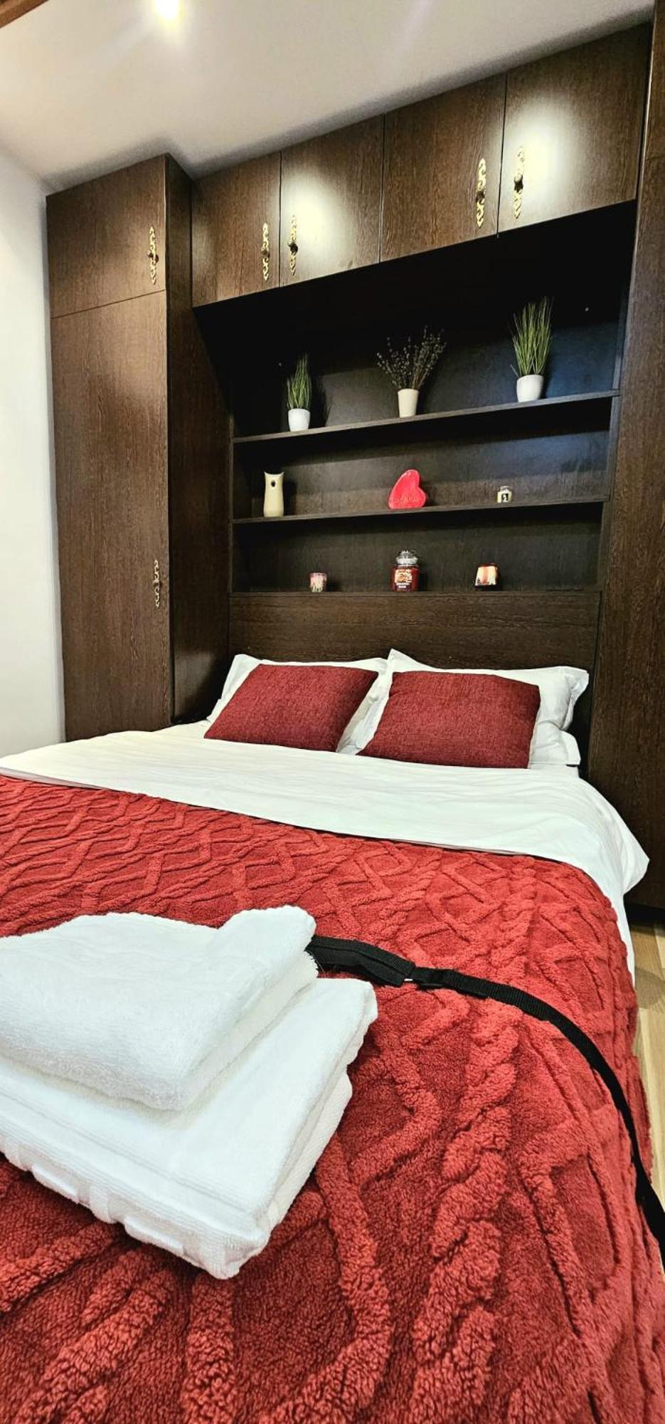 Tantra 5 Magheru Appartement